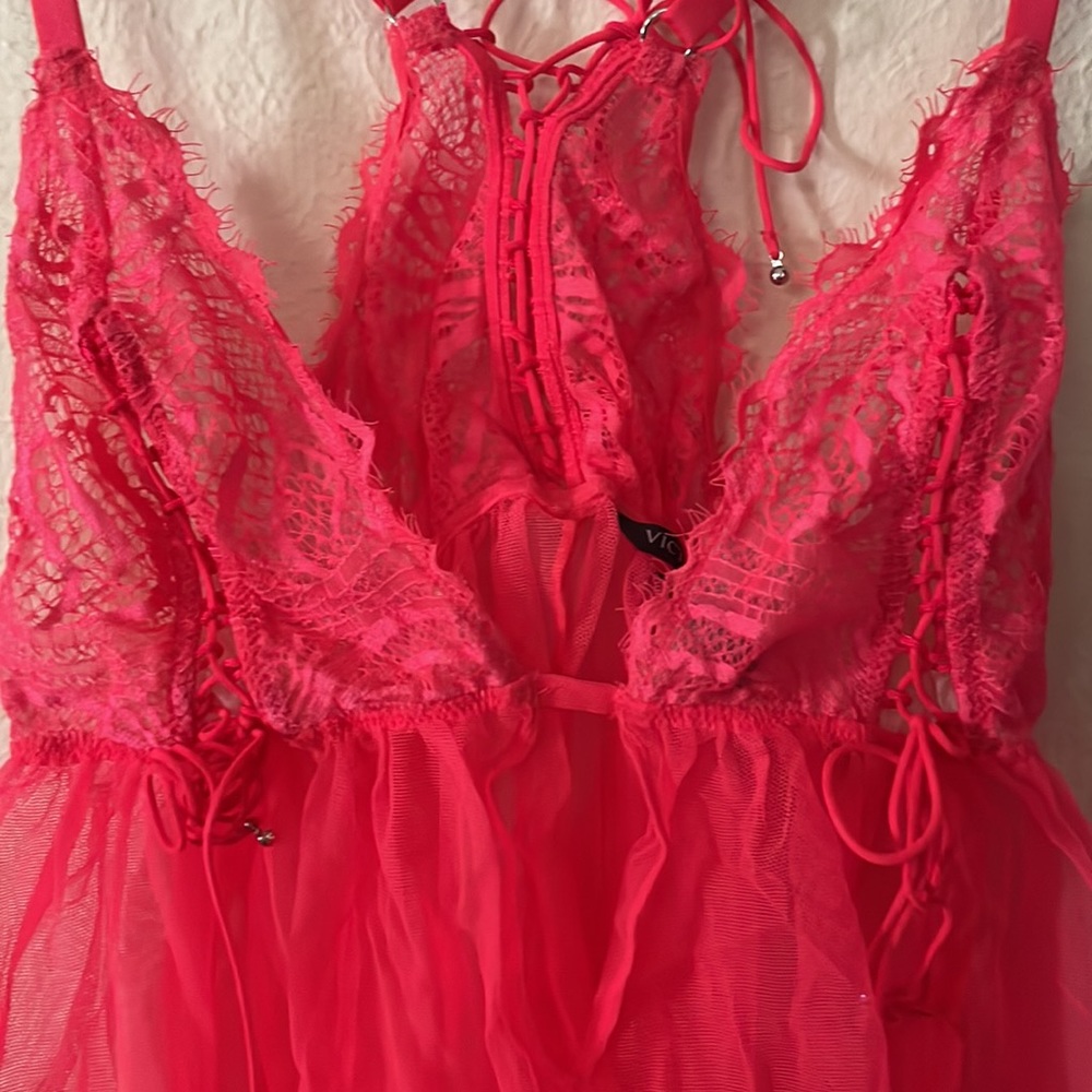 Lingerie - Picture 4 of 5
